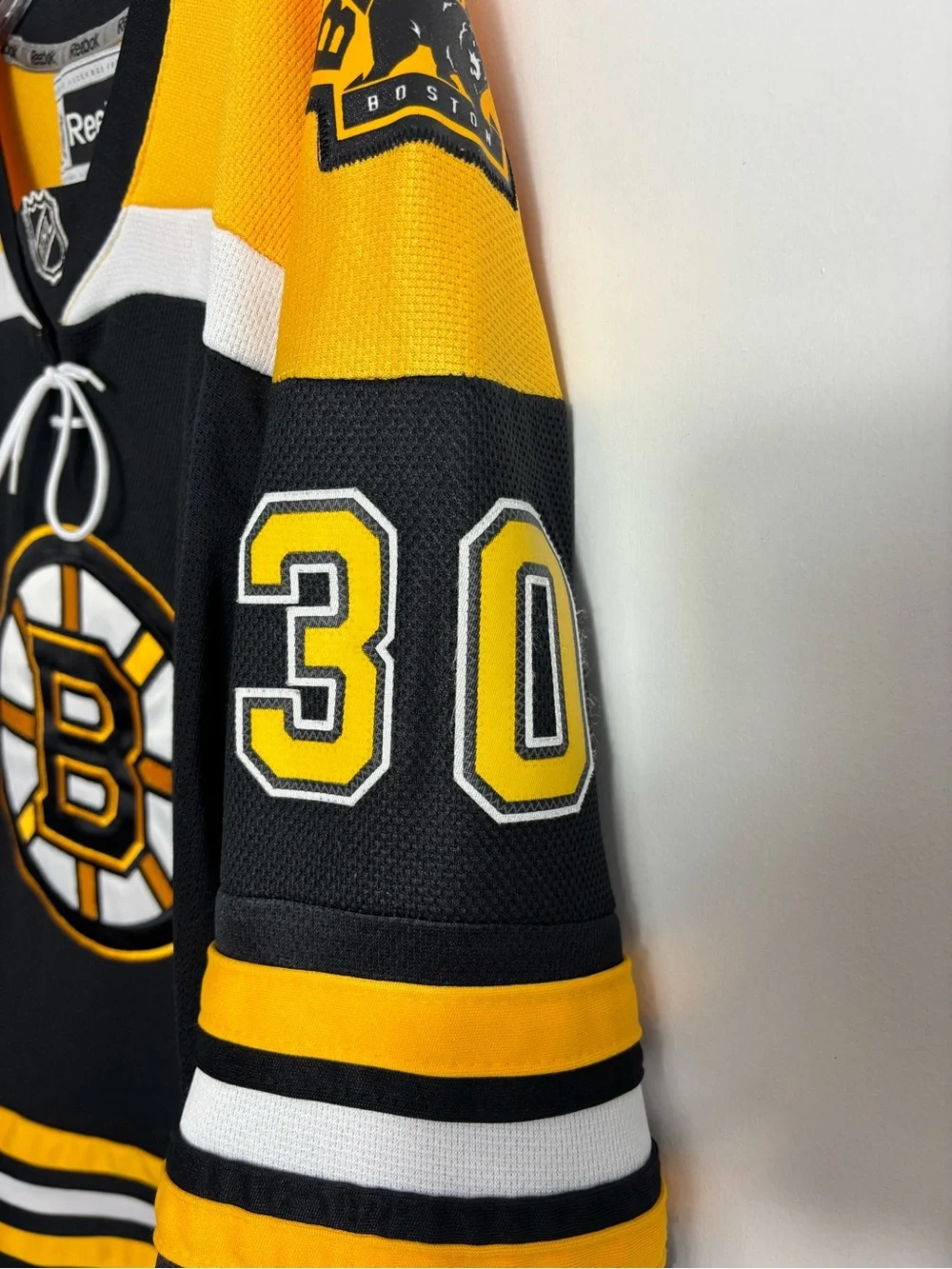Reebok Boston Bruins Tim Thomas #30 NHL Hockey Jersey Youth L/XL Black Yellow